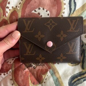 Louis Vuitton Style Dark Brown Monogram Wallet with Pink Button